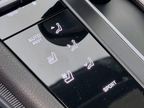 New 2026 Porsche Macan image 23