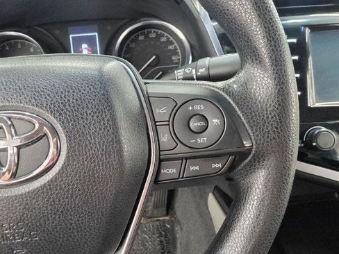 Used 2018 Toyota Camry LE FWD image 19