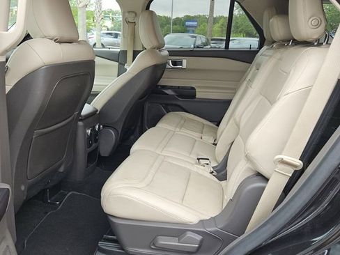 Used 2020 Ford Explorer Platinum w/ Premium Technology Package AWD/4WD image 4