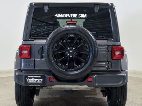 Used 2021 Jeep Wrangler Unlimited Sahara w/ Cold Weather Group AWD/4WD image 8