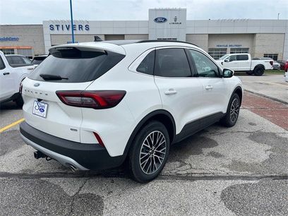 New 2025 Ford Escape SE w/ Class II Trailer Tow Package