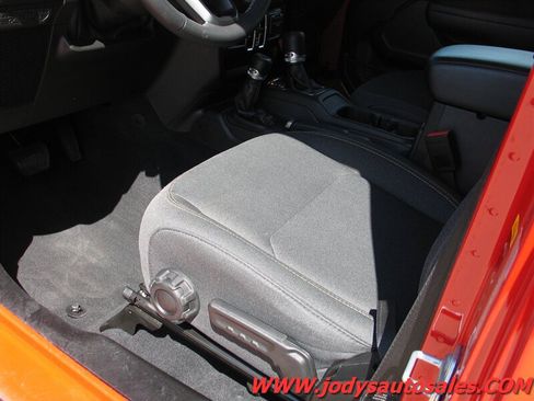 Used 2025 Jeep Wrangler Unlimited Sport AWD/4WD image 4