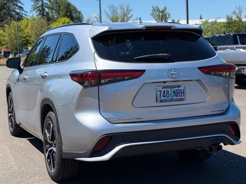 Used 2022 Toyota Highlander XSE AWD/4WD image 3