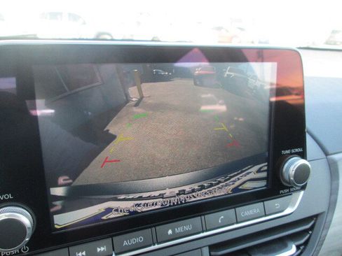 Used 2025 Nissan Altima 2.5 SV FWD image 15