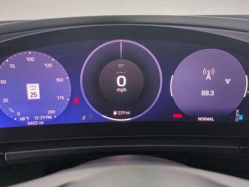 Certified 2025 Porsche Macan 4 Electric AWD/4WD image 12
