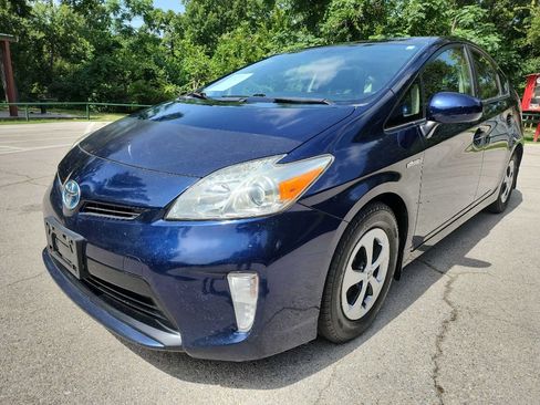 Used 2014 Toyota Prius Four w/ Solar Roof Package FWD image 3