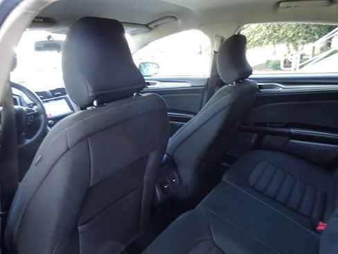 Used 2017 Ford Fusion SE w/ Fusion SE Technology Package FWD image 19