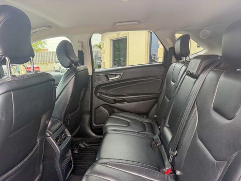 Used 2019 Ford Edge Titanium AWD/4WD image 7
