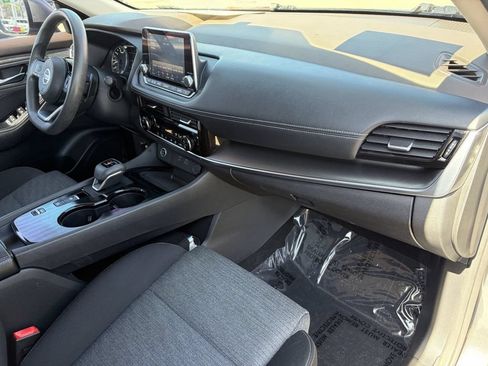 Used 2021 Nissan Rogue SV FWD image 17