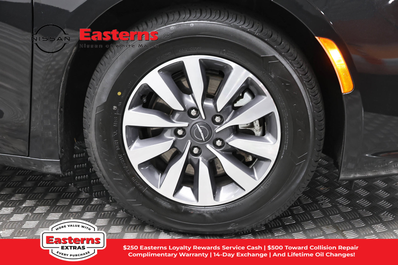 Used 2023 Chrysler Pacifica Touring-L FWD image 32