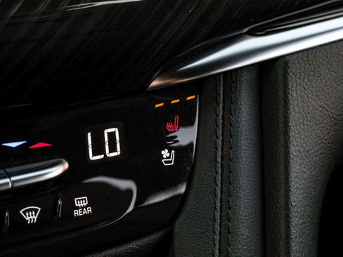 Used 2025 Cadillac XT6 Premium Luxury image 26