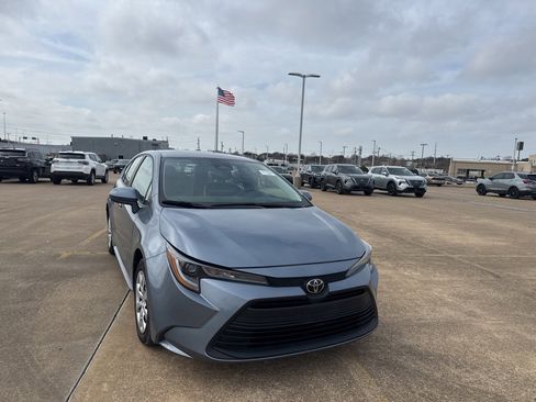 Used 2024 Toyota Corolla LE image 2