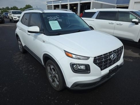 Used 2023 Hyundai Venue SEL FWD image 5