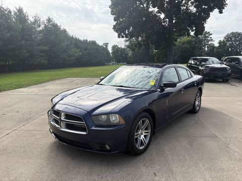 Used 2013 Dodge Charger SXT RWD image 4