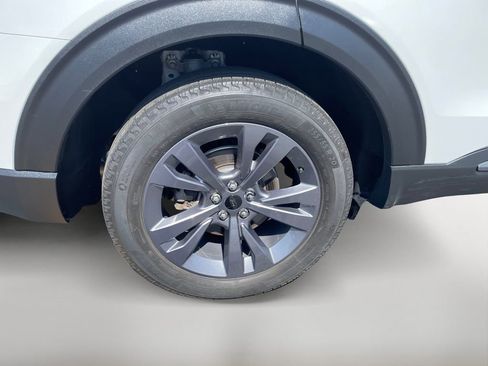 Used 2023 Ford Explorer XLT w/ Equipment Group 202A AWD/4WD image 10