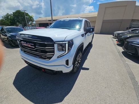 Used 2025 GMC Sierra 1500 AT4 w/ AT4 Premium Package AWD/4WD image 17