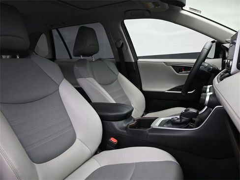 Used 2022 Toyota RAV4 Limited image 30