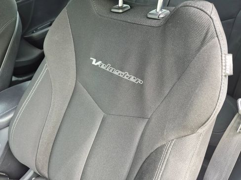 Used 2017 Hyundai Veloster FWD image 15