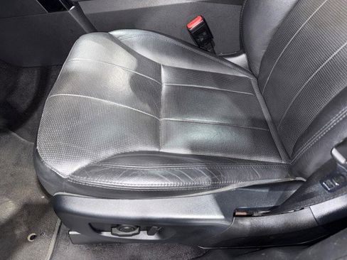 Used 2018 Land Rover Discovery SE image 51