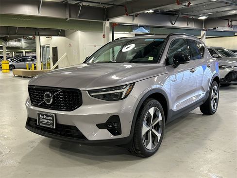 New 2026 Volvo XC40 B5 Plus w/ Protection Package Premier image 5
