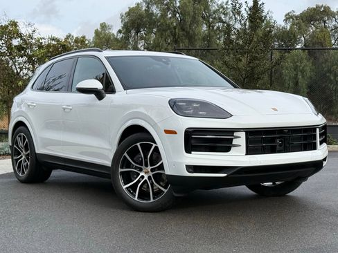 Used 2026 Porsche Cayenne image 9