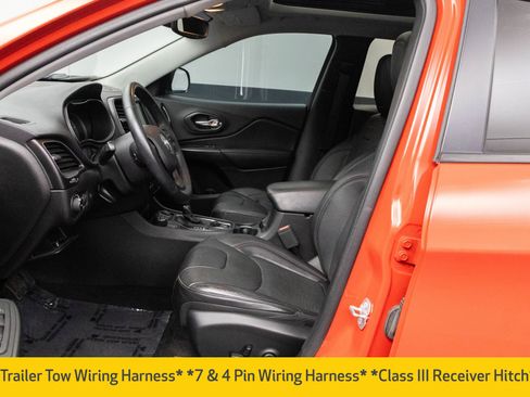 Used 2019 Jeep Cherokee Trailhawk image 6