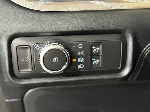 Used 2022 Ford Explorer Platinum image 21