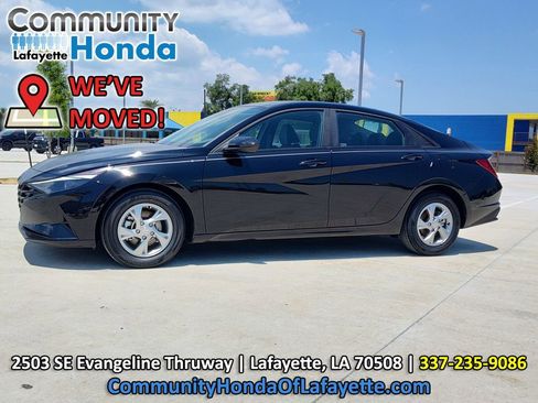 Used 2023 Hyundai Elantra SE w/ Cargo Package FWD image 3