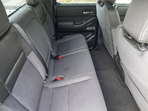 Used 2024 Nissan Frontier SV image 16