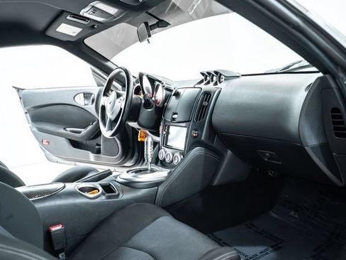 Used 2016 Nissan 370Z Coupe RWD image 20