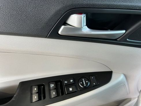 Used 2019 Hyundai Tucson SE image 16