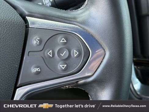 Used 2023 Chevrolet Traverse LT FWD image 17