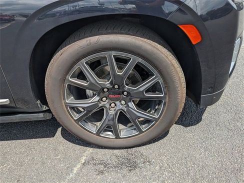 Used 2024 GMC Yukon Denali w/ Denali Reserve Package image 11