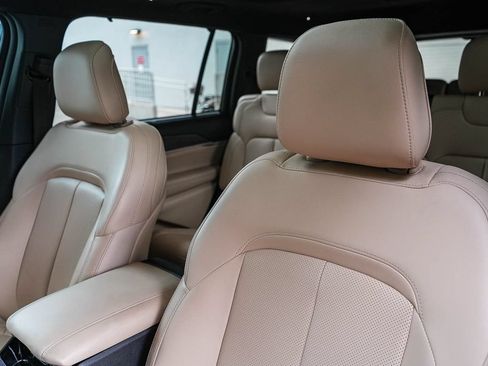 Used 2023 Jeep Grand Cherokee L Limited w/ Luxury Tech Group II AWD/4WD image 25