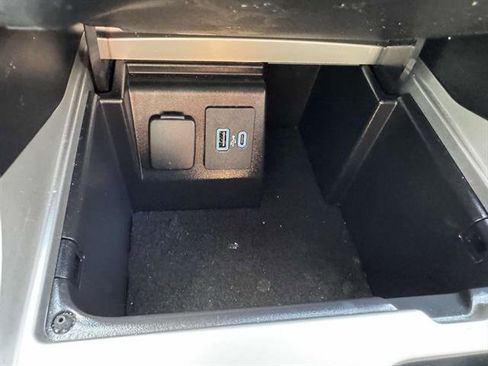 Used 2022 Ford Explorer XLT w/ Equipment Group 202A image 18