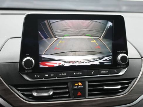 Used 2025 Nissan Altima 2.5 SV FWD image 14