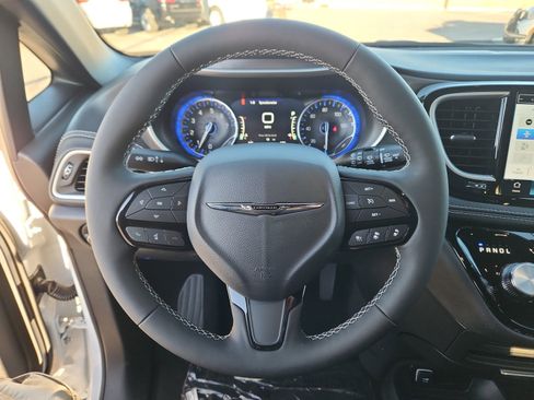 New 2026 Chrysler Pacifica Select w/ S Appearance Package image 10