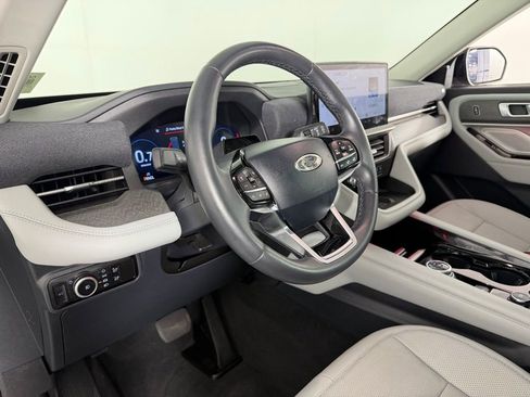 Used 2025 Ford Explorer Platinum w/ Ultimate Package image 21