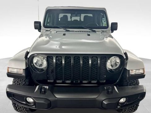 Used 2022 Jeep Gladiator Sport AWD/4WD image 3