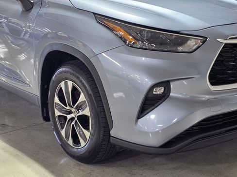 Used 2022 Toyota Highlander XLE FWD image 10