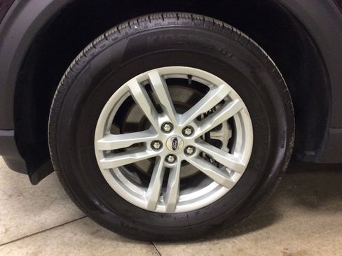 Used 2023 Ford Explorer XLT w/ Equipment Group 202A image 10