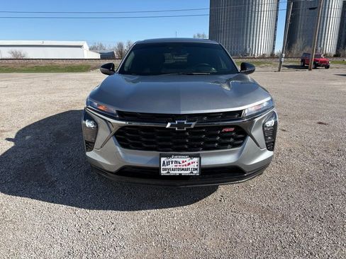 Used 2025 Chevrolet Trax RS FWD image 25