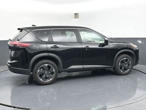 Used 2025 Nissan Rogue SV AWD/4WD image 3