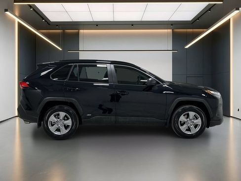Used 2024 Toyota RAV4 LE AWD/4WD image 7