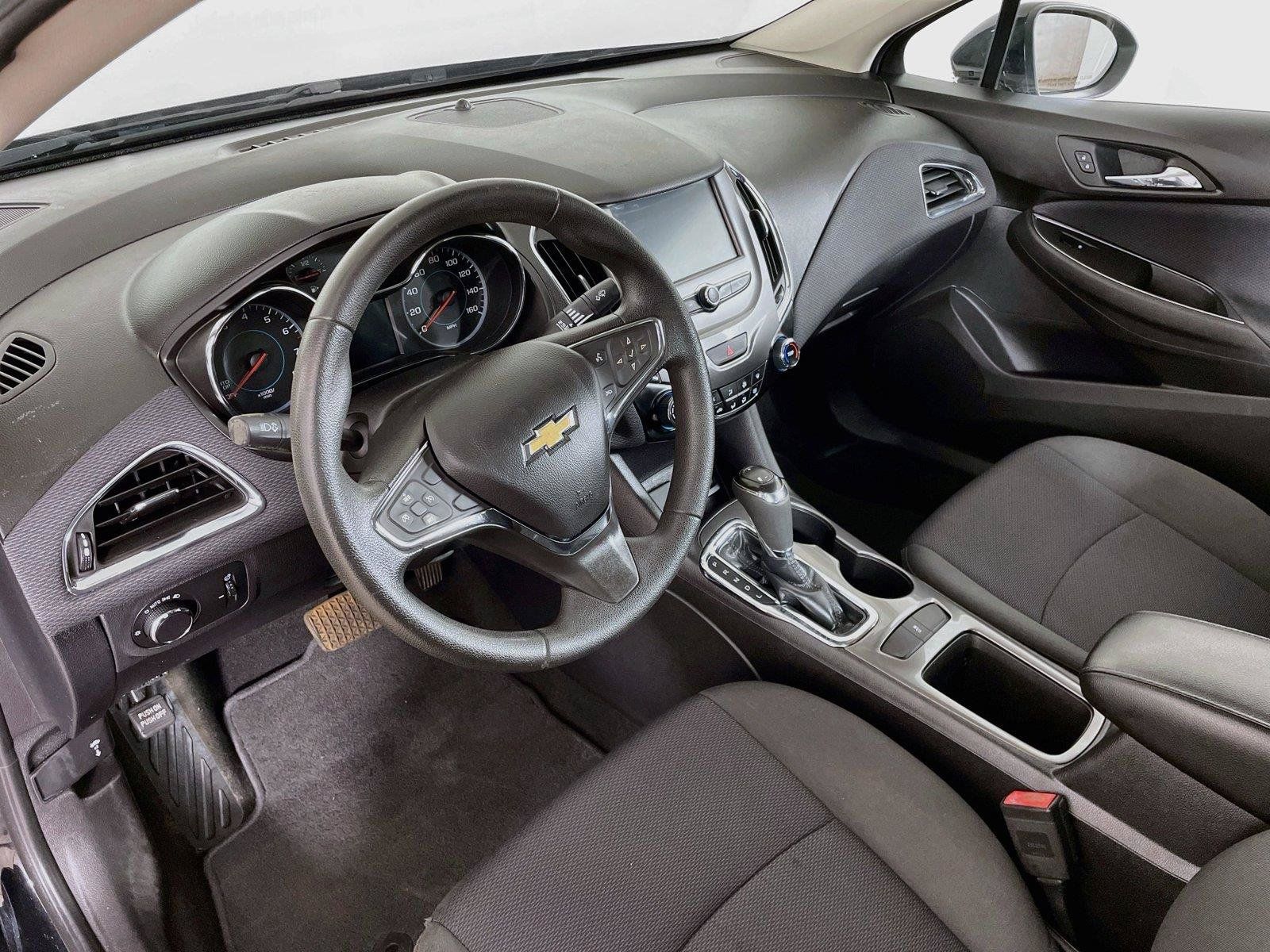 Used 2017 Chevrolet Cruze LT FWD image 21