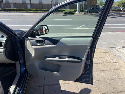 Used 2010 Subaru Impreza 2.5i Premium image 33