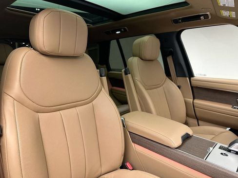 Certified 2025 Land Rover Range Rover SE AWD/4WD image 5