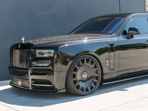 Used 2024 Rolls-Royce Phantom Sedan w/ The Phantom Package RWD image 21