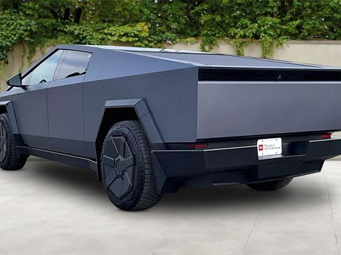 Used 2024 Tesla Cybertruck AWD Crew Cab image 4