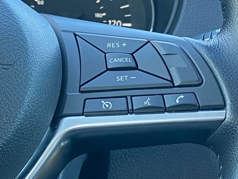 Used 2021 Nissan Rogue Sport SV image 9